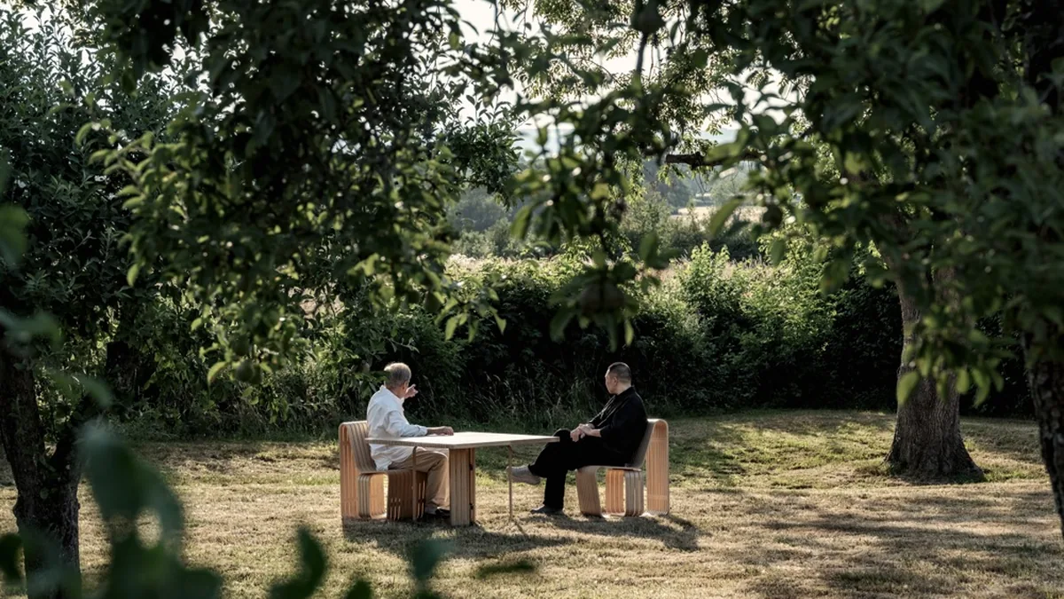 班兰携手John Pawson推出首个完整户外家具系列「简牍」